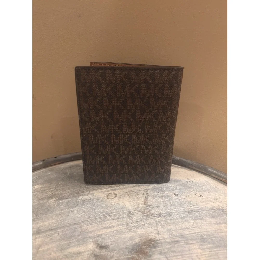 MICHAEL KORS BEDFORD TRAVEL‎ PASSPORT CASE WALLET MK LOGO BROWN Gold Tone 4x5.5